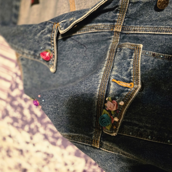 Floral Embroidered Denim Jacket - Picture 4 of 6